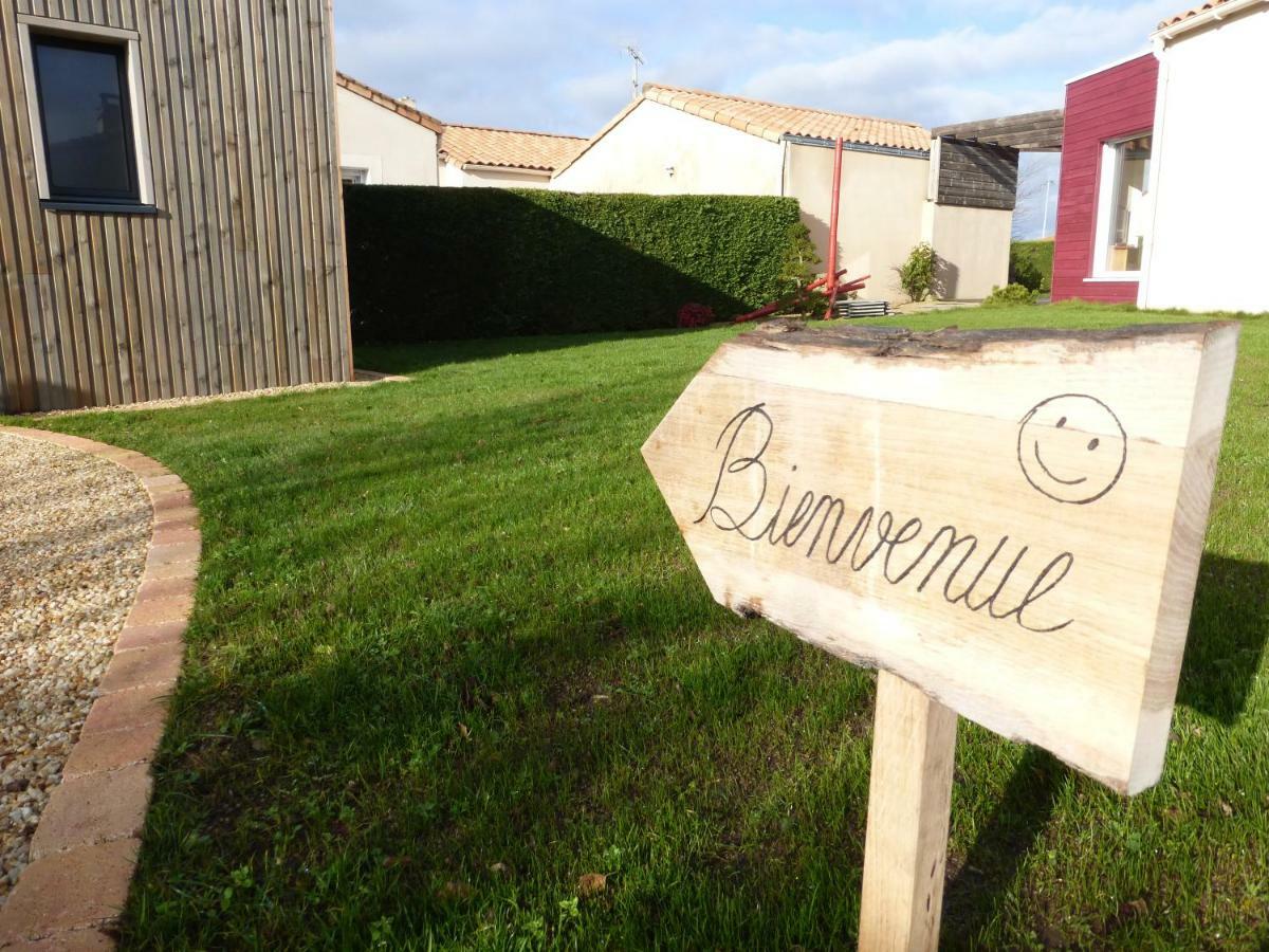 La Cabane Du Bonheur Les Herbiers Exterior photo